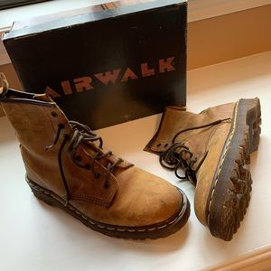 Dr. Martens tan leather hiking boot mens size 7.5